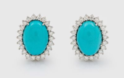 une paire de boucles d'oreilles en turquoise et diamants