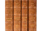 un ensemble de quatre vieux livres superposés
