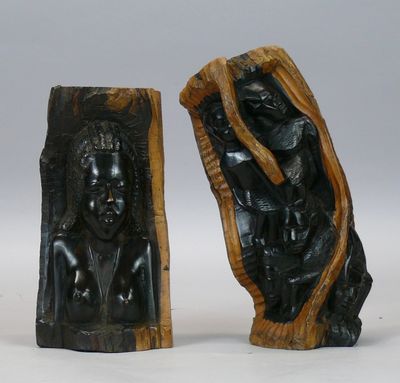 une paire de serre-livres en bois sculpté représentant une femme et un homme