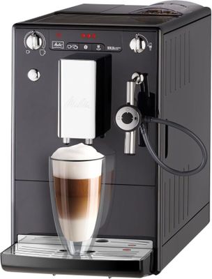 gros plan d'une machine à café sur fond blanc