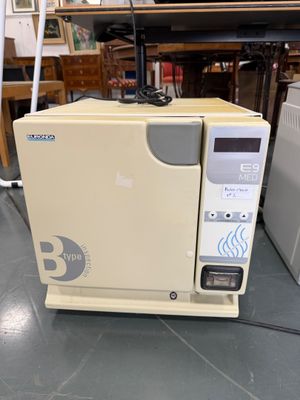 l'image d'une machine posée sur une table