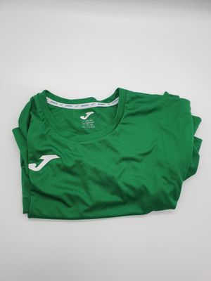 un t-shirt vert avec une flèche blanche sur la poitrine