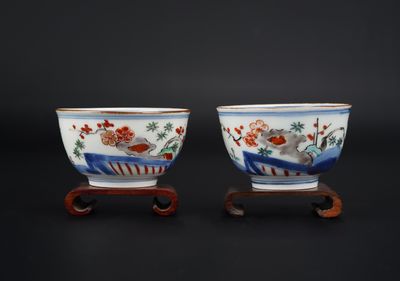 paire de bols en porcelaine bleue et blanche ornés de fleurs