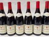 six bouteilles de vin rouge alignées