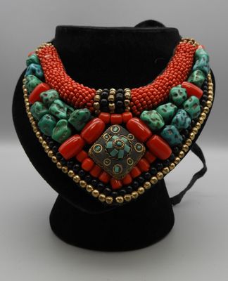Collier plastron imitant les colliers tibétains en fausses t…