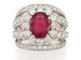 une bague en rubis et diamants