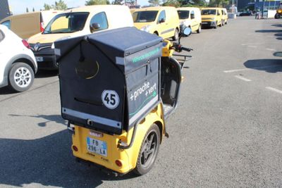a small cart that is sitting in the middle of a parking lot