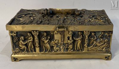 Coffret en bronze doré De forme rectangulaire orné d'une fri…