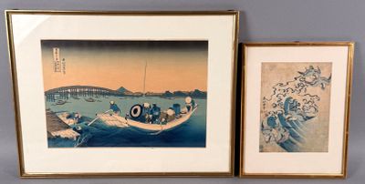 deux reproductions encadrées représentant des bateaux sur un plan d'eau, avec un pont en arrière-plan