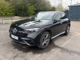 Le SUV Mercedes GLE est garé sur un parking