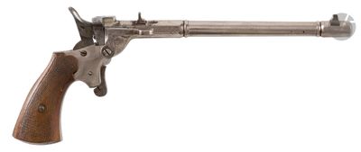 un vieux fusil avec une poignée en bois sur fond blanc