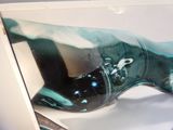 une photo d'une paire de chaussures dans une boîte