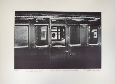 une photo en noir et blanc d'un wagon