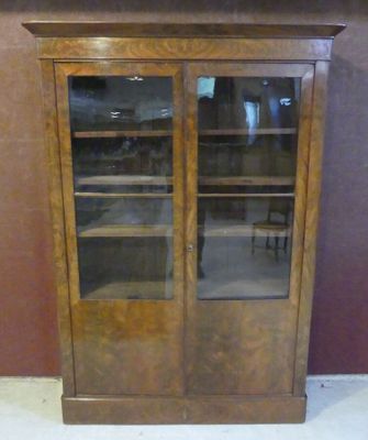 Meuble bibliothèque en bois de placage ouvrant à 2 portes de…