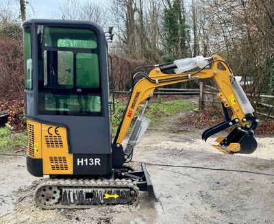 Mini-pelle hydraulique sur chenilles AGT INDUSTRIEL H13R de …