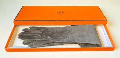 HERMÈS Paire de gants en peau brune