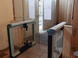 une verrière située dans un coin d'un immeuble
