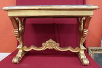 Table basse en bois doré, supports composés de cygnes aux ai… (photo 5)