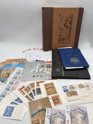 de nombreux types de timbres sur la table