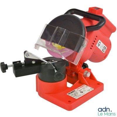 une image représentant une machine rouge sur fond blanc