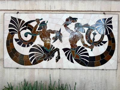 DOMBALLE, Circa 1980, Combat de tritons affrontés, - Photo 1