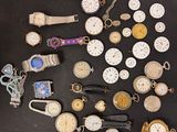 plusieurs types de montres sur la table
