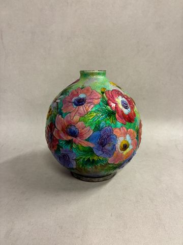 Camille FAURE (1874-1956). Limoges. Vase boule émaillé sur cuivre