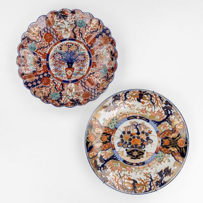 paire d'assiettes japonaises en porcelaine imari, 19e siècle