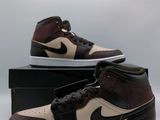 Baskets Nike Air Jordan 1 Retro montantes, marron foncé et blanc