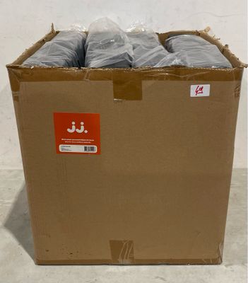 une boîte en carton contenant tout un tas de sacs