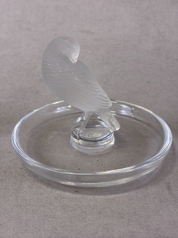 Lalique France – petite coupe en cristal à décor d’un oiseau. 8 x
