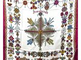 une écharpe blanche et rouge ornée d'un motif floral