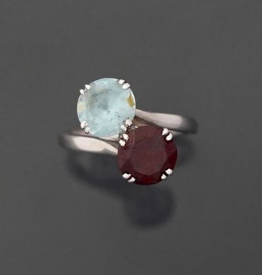Bague en or gris 18K 750 millièmes ornée d'une aigue marine …
