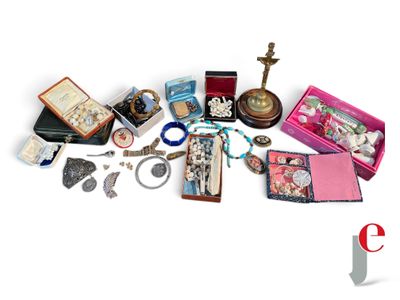 a lot of items that are sitting on a table