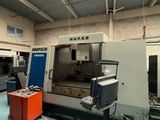 une grande machine installée dans une pièce