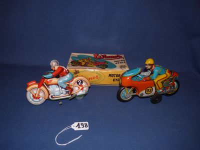 Deux motos en tôle : une Winner 93 (Inde) en bon état, avec …