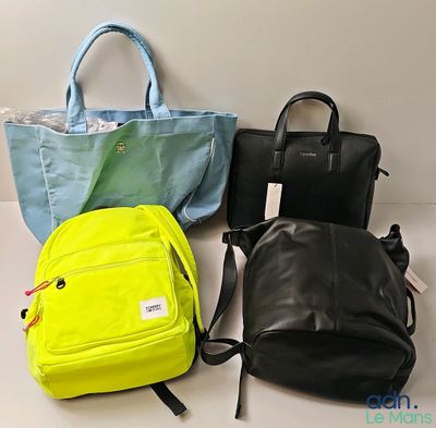 Lot de 4 sacs/sacoches de diverses marques dont : CALVIN KLE…