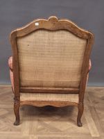 Bergère à dossier plat en bois à décor mouluré et sculpté de… (photo 4)