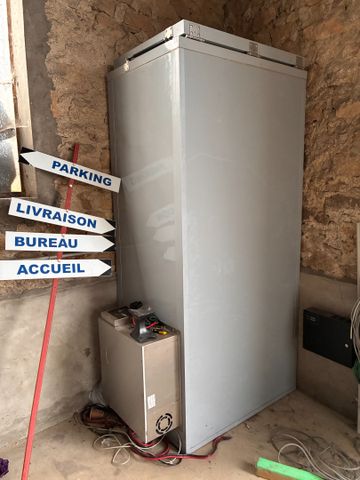 Chambre froide de camion mortuaire. Frais en sus 14.28%. TVA Récu...