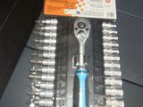 une photo d'un ensemble d'outils dans un coffret en plastique