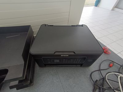 VENDU SUR DESIGNATION. 1 imprimante de bureau EPSON WF-2820