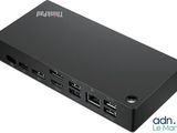 un gros plan d'un boîtier noir équipé de quatre ports USB