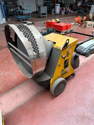 a machine that is sitting on the ground in the garage