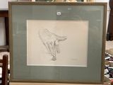 une photo représentant un dessin d'une main posée sur une table