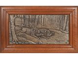 une plaque en bois représentant un cerf et une biche dans les bois