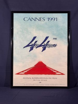 une photo encadrée représentant une affiche de cinéma avec un tapis rouge