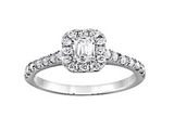 une bague de fiançailles en or blanc, avec une émeraude comme pierre centrale, entourée de diamants