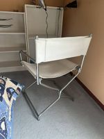 Chaise en tube chromé et cuir blanc. (photo 4)