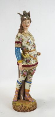 une figurine représentant un homme avec un oiseau sur la tête