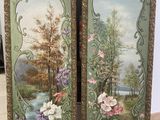 deux tableaux encadrés représentant des fleurs et des arbres, posés sur un sol carrelé